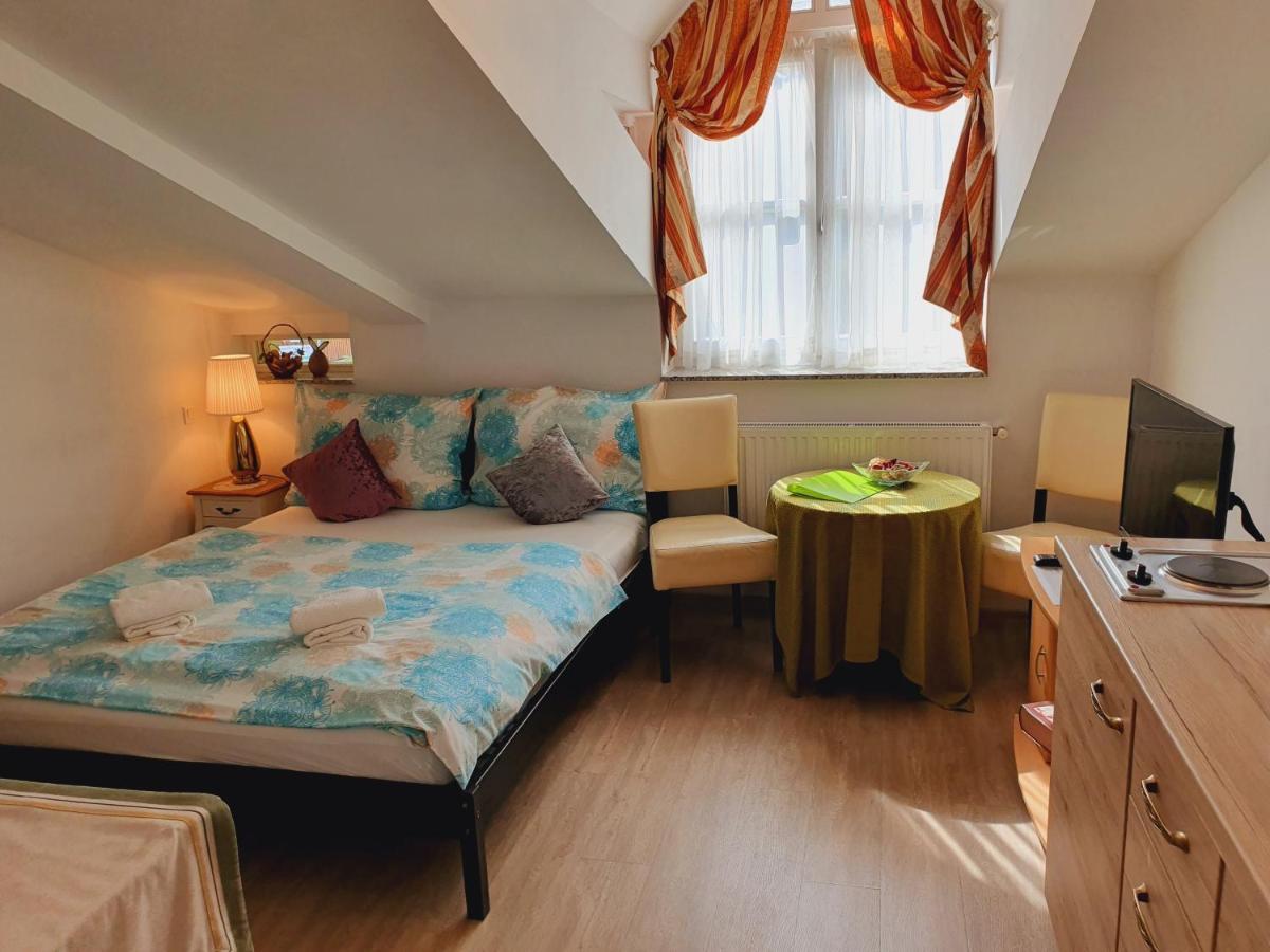 Karmelita Boutique Apartman Sopron Exterior photo